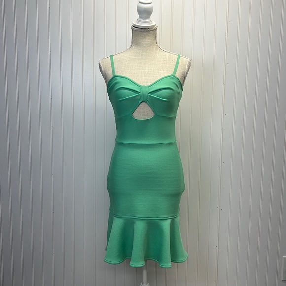 Elliatt Miya Bodycon Dress Sweatheart Keyhole Neckline Sz‎ S - Picture 2 of 6